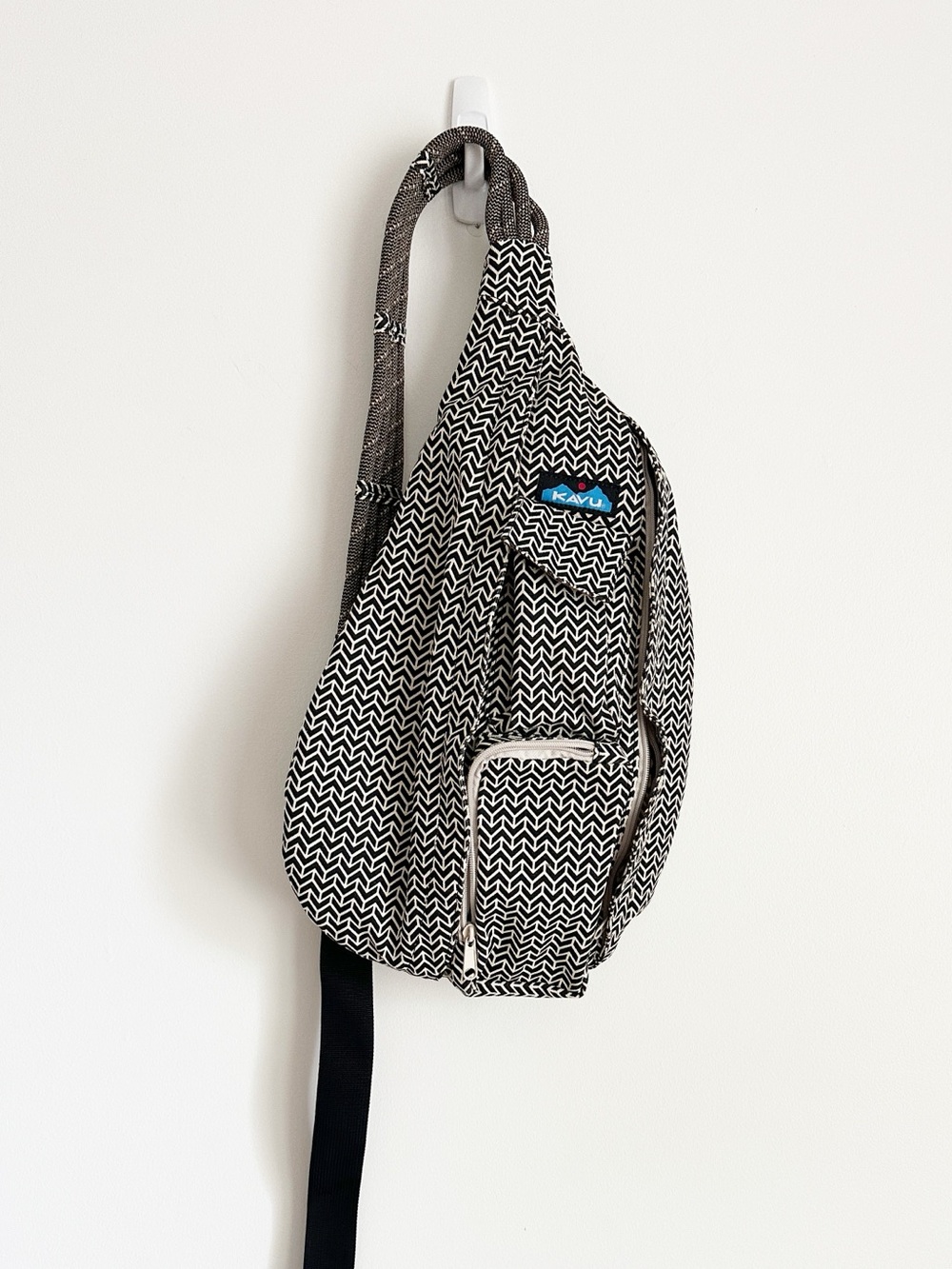 Kavu Rope Bag Sling Backpack Grey Black White Chevron Canvas Crossbody Strap